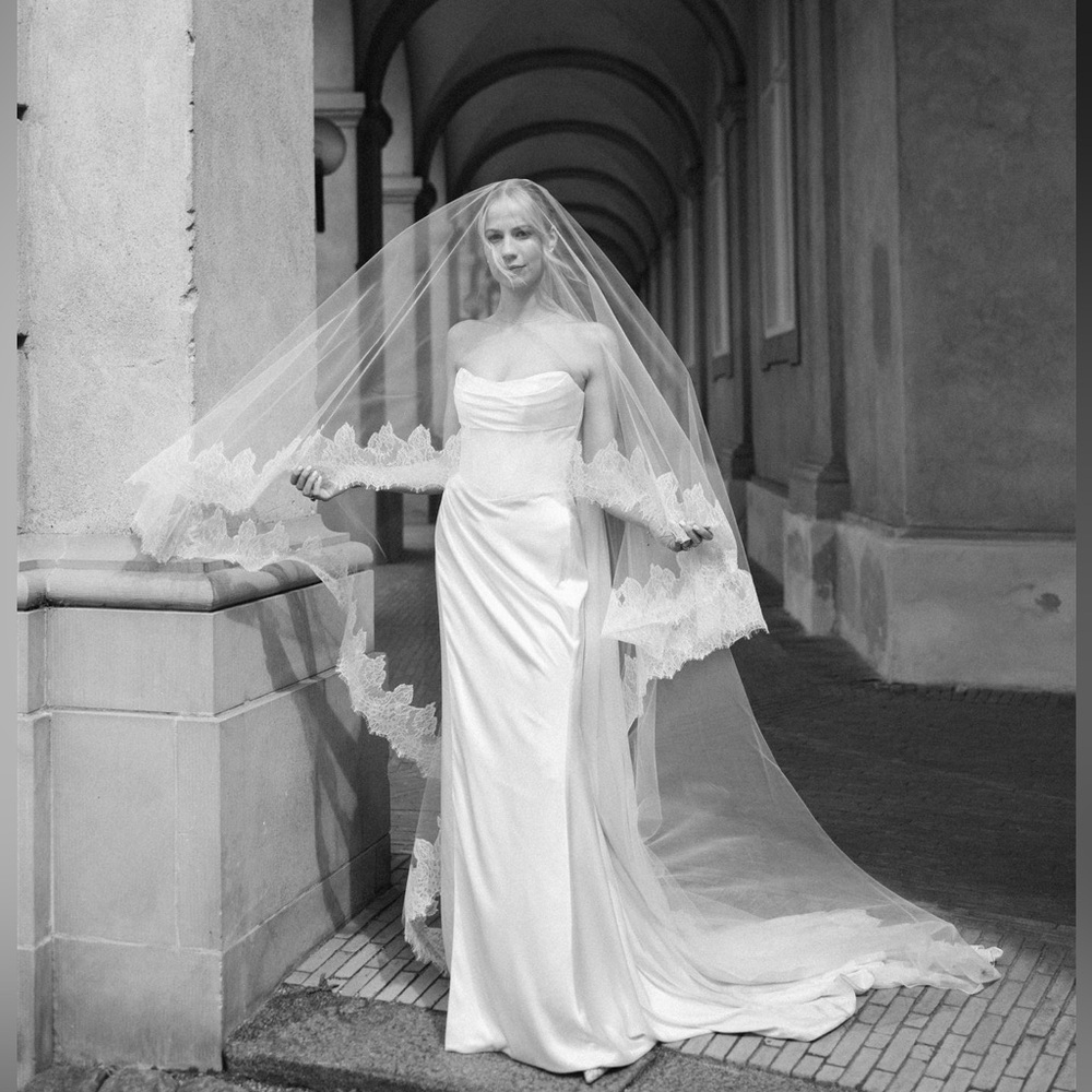 CHOSEN BY KYHA Edith Lace Veil